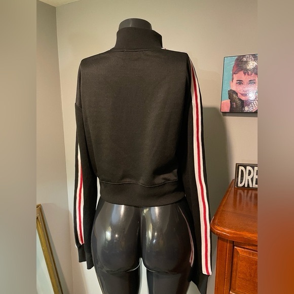 Women's Kendall & Kylie
Long Sleeve Crop ( Medium ) - Picture 2 of 4